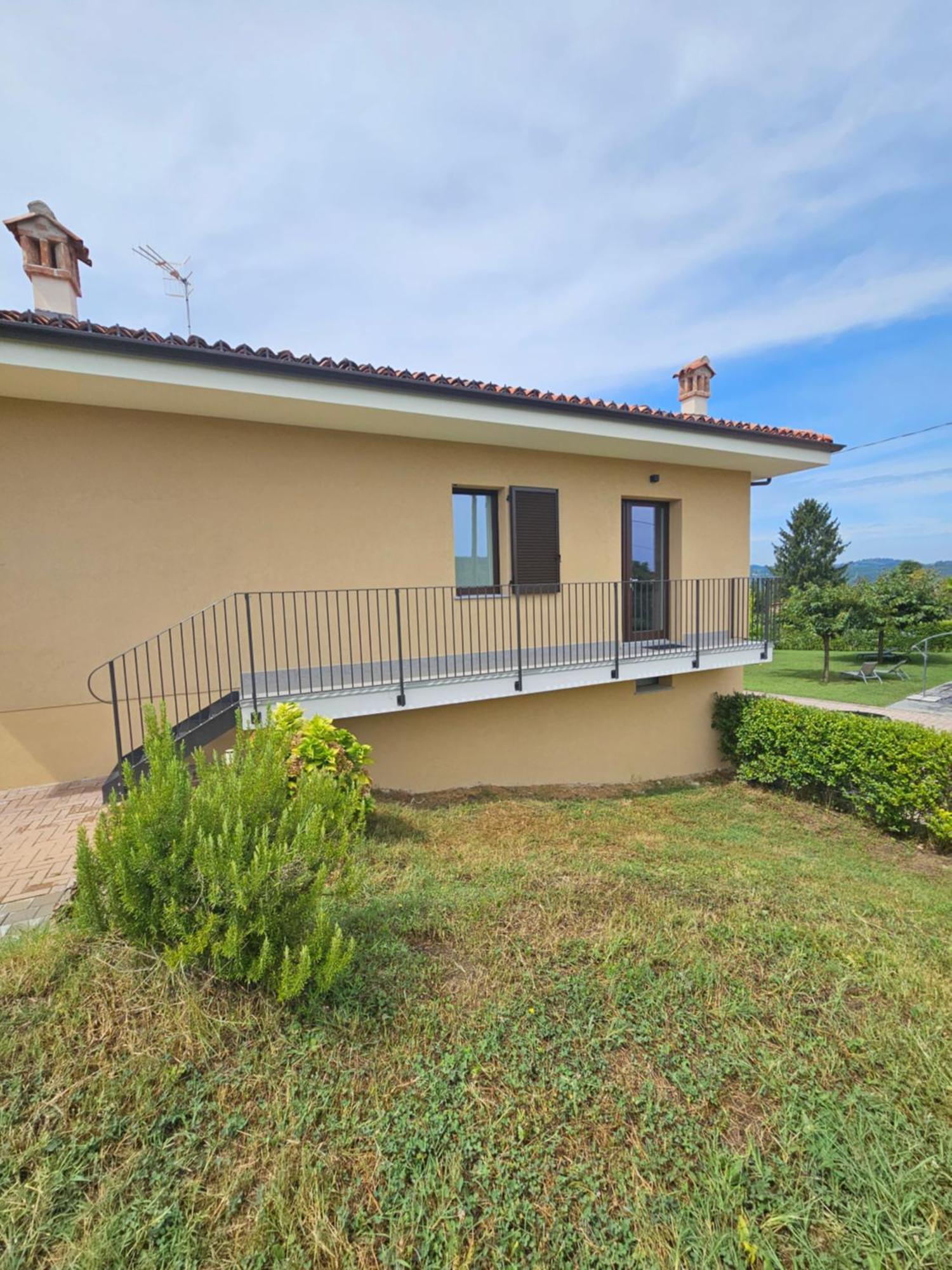 La Casa In Rivalta Villa Verduno Exterior photo